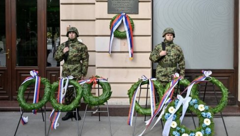 ОБЕЛЕЖЕНА 107. ГОДИШЊИЦА ПРИСАЈЕДИЊЕЊА ВОЈВОДИНЕ КРАЉЕВИНИ СРБИЈИ: У Новом Саду представници Покрајине, Града и делегација у положили венце