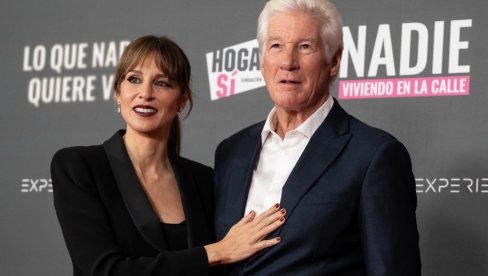 RIČARD GIR NE SKIDA OSMEH PORED 34 GODINE MLAĐE SUPRUGE: Zbog nje je promenio život iz korena (FOTO)