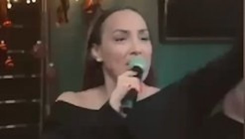 GOGA SEKULIĆ NAPRAVILA HAOS U AUSTRIJI: Konobar bez majice doneo joj 500 ruža, pio se i šampanjac (FOTO)