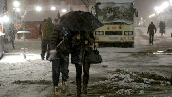 НОЋАС СТИЖЕ СНЕГ: Тачно у ово време температура осетно пада