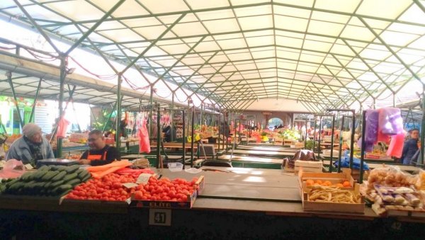 ПИЈАЧНИ ПРОДАВЦИ ОДАХНУЛИ: Фискализација одложена још годину дана