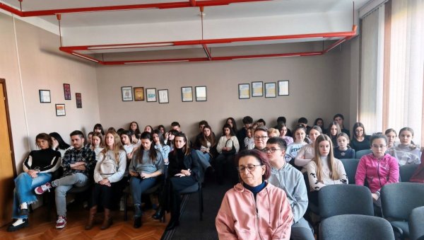 МАРИХУАНА: ИСТИНА БЕЗ ФИЛТЕР: Предавање у ћупријској Школи за музичке таленте