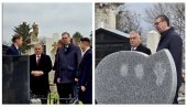 ВУЧИЋ И ОРБАН У СУБОТИЦИ: Обишли гроб Иштвана Пастора (ФОТО)