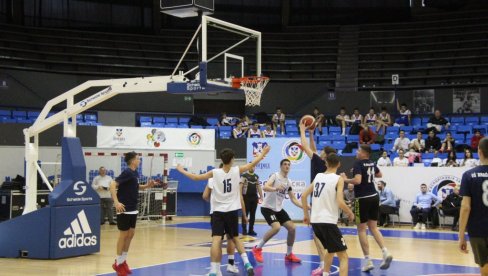 УВЕК УЗ НАЈМЛАЂЕ Познати из света глуме и спорта делили медаље школарцима