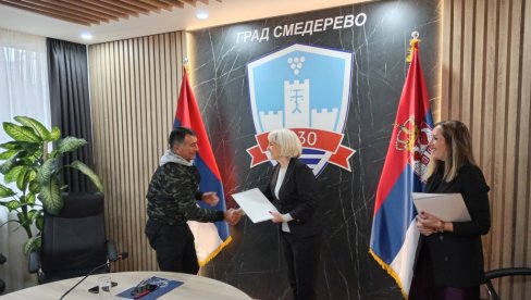 У СМЕДЕРЕВУ УРУЧЕНА ПОМОЋ РАСЕЉЕНИМА:Грађевински материјал за седам породица