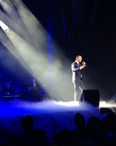 ДОДИР ЉУБАВИ: Бане Мојићевић одржао први велики солистички концерт након победе у Звездама Гранда (ФОТО)