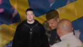 СЛОБА ЋЕ ДАНАС БИТИ ДЕПОРТОВАН ИЗ ШВЕДСКЕ! Чули смо се, кука - неће да их пусте у земљу