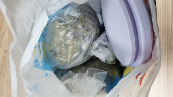 ДРОГА У „ПЕЖОУ“: Полиција у Краљеву запленилa 400 грама канабиса