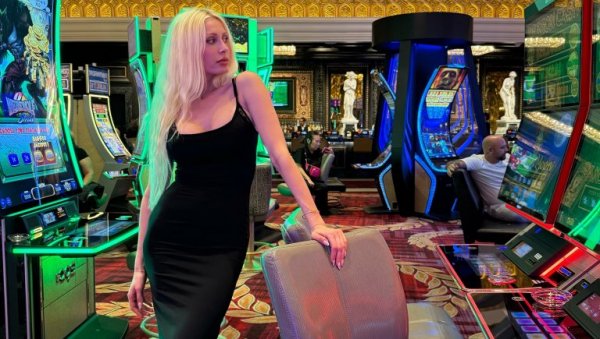 ШАМАР РЕАЛНОСТИ: Певачица се помирила са бившим мужем и отпутовала у Лас Вегас (ФОТО)