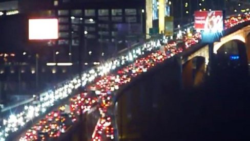 GUŽVE NA SVE STRANE U BEOGRADU: Na ovim deonicama saobraćaj stoji, vozila ne mrdaju (FOTO)
