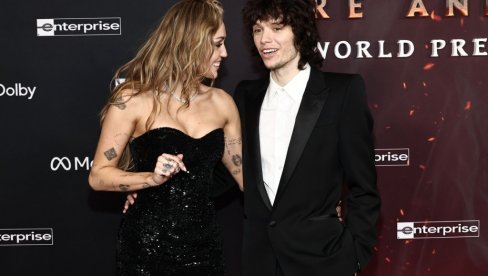 ВЕРИЛА СЕ МАЈЛИ САЈРУС: Након бурног развода од глумца, певачица поново рекла да