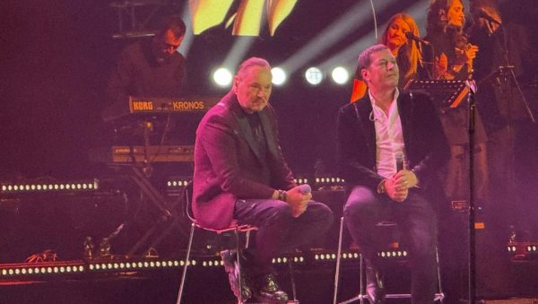 СПЕЦИЈАЛНИ ГОСТИ: Кнезу се на сцени придружили Александра Радовић, Ацо Пејовић и Сергеј Ћетковић (ФОТО)