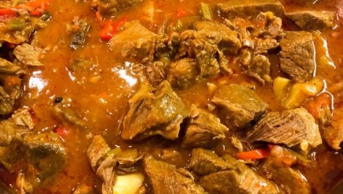 OVO JEDINI NAČIN KAKO SE DINSTA MESO DA BUDE MEKO KO DUŠA: Jedna stvar je od ključnog značaja!