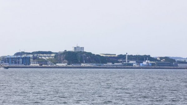 ДРАМА У ФРАНЦУСКОЈ: Дронови надлећу нуклеарну базу, војска отворила врату