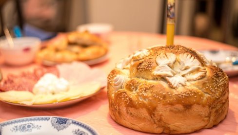 ŠTA SE RADI SA SLAVSKOM POGAČOM KOJA OSTANE NAKON SLAVE? Evo šta je jedino ispravno