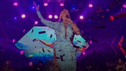 NIKADA NE ODUSTAJTE: Lepa Brena na koncertu u Banjaluci poslala snažnu poruku (FOTO)