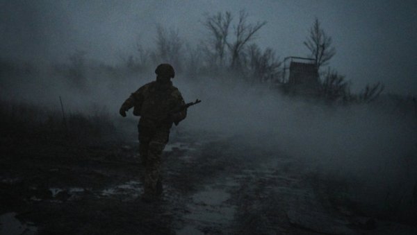 НАРЕЂЕНО ИМ ЈЕ ДА СЕ ПОВУКУ Сирски открио шта се дешава у Покровску, није добро