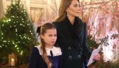 CELA PORODICA NA OKUPU POSLE POLA GODINE: Najslađi trenutci princeze Kejt, princa Vilijama i njihove dece na božićnoj službi! (VIDEO