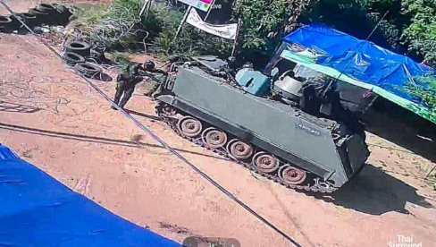 KORISTE MITRALJEZE NA TENKOVIMA Bukti rat na granici dve države - desetine mrtvih, sukobu se ne nazire kraj