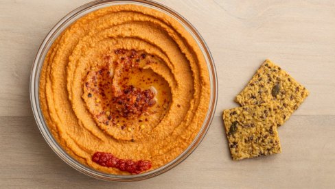 HUMUS OD LEBLEBIJA I PAPRIKE: Kremasti posni namaz koji osvaja mirisom i ukusom