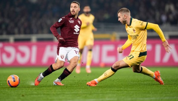 СРБИН СЛАВИО, ХРВАТ ДАВАО ГОЛОВЕ И ТУГОВАО: Милан губио 2:0 од Торина, па победио!