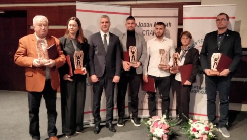 „SPARTAK“ ZA ALEKSANDRU ANDRIĆ I ALEKSANDRA KOMAROVA : U Novom Sadu uručena najviša priznanja u oblasti sporta u Vojvodini