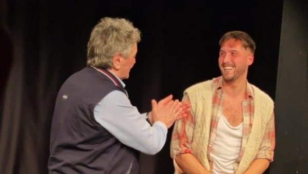 ГЛУМАЦ ДАО ОБЕЋАЊЕ: Александар Којић добио награду за монодраму Радоша Бајића (ФОТО)