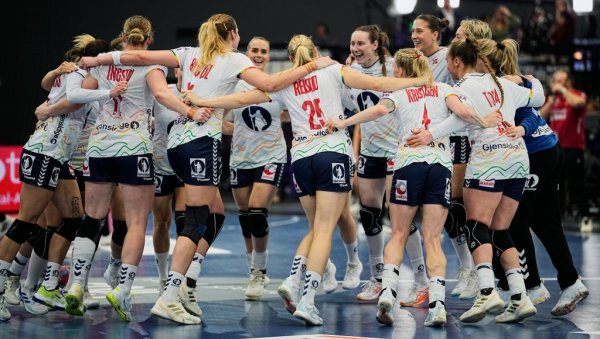 НИШТА ОД ИЗНЕНАЂЕЊА: Рукометашице Норвешке убедљиве против Црне Горе у четвртфиналу Светског првенства