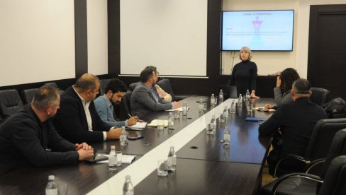 БОЉИ УСЛОВИ ЗА МЛАДЕ: У Краљеву представљен национални програм „Престоница младих 2027.“