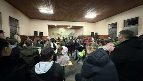 ПОСЛЕ СКОРО ПОЛА ВЕКА ВРАТИО СЕ ПОЗОРИШНУ ЖИВОТ У КОРЕНИТУ: Представа Лед васкрсла сцену и салу