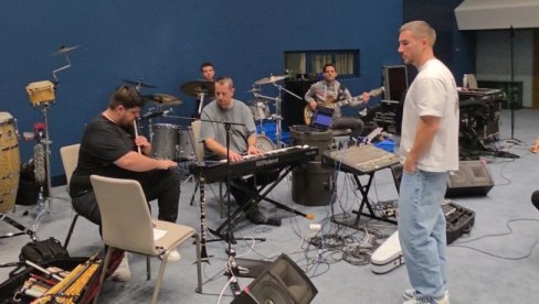 NOVOSTI NA LICU MESTA: Saša Kovačević u jeku poslednjih priprema za koncerte sa grčkim muzičarima (FOTO)
