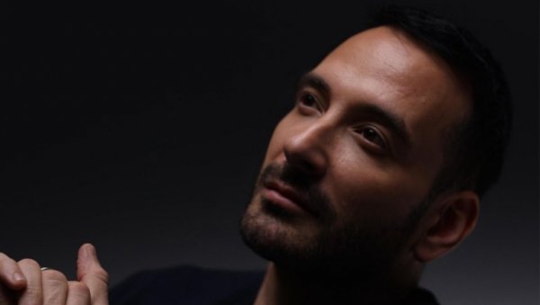 КАО ДА КАДРИРАМ ГЛАС, А НЕ ЛИЦЕ: Милош Надаждин говори о Илди Шаулић кроз призму светла и објектива (ФОТО)