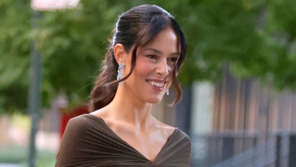 КАКВА ПОЗА! Ана Ивановић се сликала у изазовном издању (ФОТО)