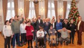 GRADONAČELNIK NOVOG SADA UGOSTIO DECU I MLADE SA POTEŠKOĆAMA U RAZVOJU, SA KOSOVA I METOHIJE: Podrška jačanju solidarnosti i humanosti