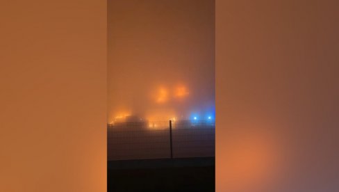 ПРВИ СНИМЦИ ПОЖАРА У ХРВАРТСКОЈ: Ватра гута погон фабрике са опасним хемикалијама, стигло хитно упозорење - Затворите порозоре (ВИДЕО)