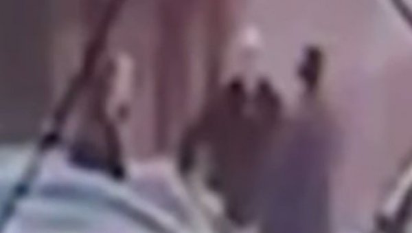 ОСВАНУО УЗНЕМИРУЈУЋИ СНИМАК ПУЦЊАВЕ У ОБРЕНОВЦУ: Све се десило у три минута (ВИДЕО)