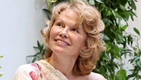 ПРОМЕНИЛА ИМИЏ, ШОКИРАЛА ЈАВНОСТ, А ТВРДИ ДА ОВО МОРА ДА ЗНА СВАКА ЖЕНА: 9 модних лекција Памеле Андерсон! (ФОТО)