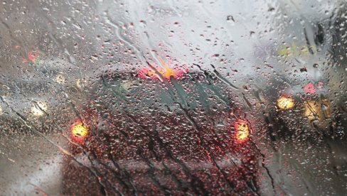 NEKIMA ĆE BITI POTREBNI I KIŠOBRANI, NAJAVLJEN I SNEG: Danas oblačno, temperature do 16 stepeni