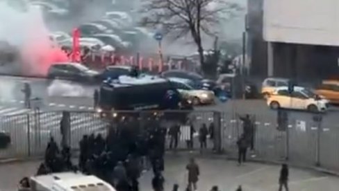 ИТАЛИЈА ЈЕ ЗГРОЖЕНА: Велики нереди, горе и кола и скутери, има повређених полицајаца (ВИДЕО)