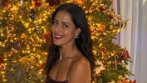 ANA IVANOVIĆ POKAZALA JELKU ALI SVI GLEDAJU SAMO U NJU: Ovako provokativnu je nismo videli do sada, mreže gore! (FOTO)