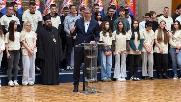 ДРАГА ДЕЦО, ДОБРО ДОШЛИ У СВОЈ БЕОГРАД: Вучић угостио ученике Техничке школе Никола Тесла из Вуковара (ВИДЕО)