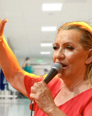 ВЕСНА ЗМИЈАНАЦ НЕ ОТКАЗУЈЕ НАСТУПЕ: Иако је пре неколико дана изашла из болнице ипак ће радити за Нову годину