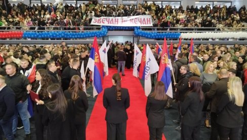 SVE SPREMNO ZA MITING SRPSKE LISTE: Hala sportova u Kosovskoj Mitrovici u bojama srpske trobojke (VIDEO)