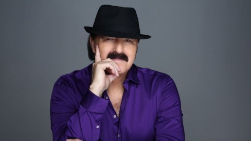 О ТОМЕ СВИ ПРИЧАЈУ: Запевао на слављу код Хариса Џиновића и постао сензација (ФОТО)