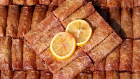 ПОСНА БАКЛАВА ОД 3 САСТОЈКА: Спрема се за 20 минута