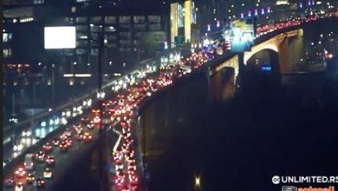 VELIKA GUŽVA NA NIKOLJDAN, POPODNEVNI ŠPIC U BEOGRADU: Evo koje su tačke u prestonici najkritičnije (FOTO)