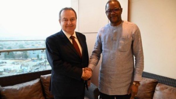 ПОТВРДИЛИ СМО ОПРЕДЕЉЕНОСТ ЗА НАСТАВАК ЈАЧАЊА ПРИЈАТЕЉСКИХ ОДНОСА НАШИХ ЗЕМАЉА: Дачић са министром спољних послова Буркине Фасо (ФОТО)