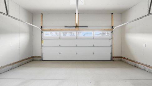 ОВО НИКАКО НЕ ОСТАВЉАЈТЕ У ГАРАЖИ ТОКОМ ЗИМЕ: Многи је користе као оставу, а нису свесни какву штету могу да направе