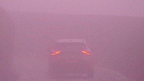 AKO VI NE VIDITE DOBRO, NE VIDE NI VAS: MUP upozorio na najčešću grešku u vožnji prilikom smanjene vidljivosti