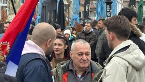 БЛОКАДЕРИ ИЗ ДС НАПАЛИ ОСТАТАК БЛОКАДЕРА ИЗ БИВШЕ ВЛАСТИ: Динстају се у сопственом сосу